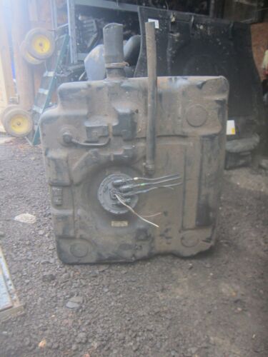 2006 BMW X5 E53. DIESEL FUEL TANK AND PUMP