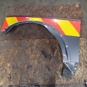 2008 LAND ROVER DISCOVERY 3. PASSENGER SIDE FRONT WING SLIGHT DAMAGE