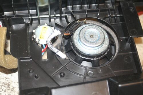 2015 RANGE ROVER SPORT L494. 14K4843RF9 REAR RIGHT SPEAKER BRACKET MOUNT - Image 2