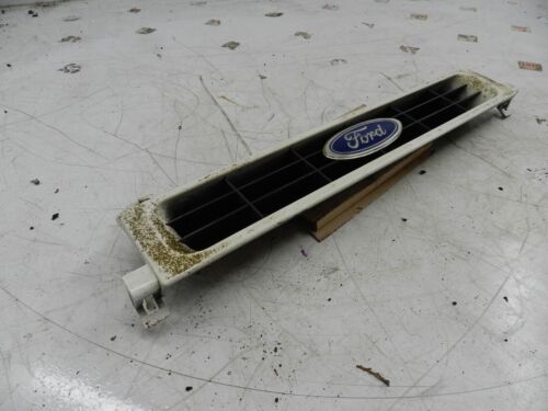 FORD GRANADA MK3 SALOON. FRONT GRILLE IN WHITE - Image 2