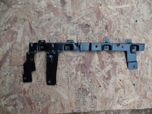 2002 AUDI A2. 1.4 PETROL. REAR SEAT CLIP BRACKET ISO FIX MOUNT