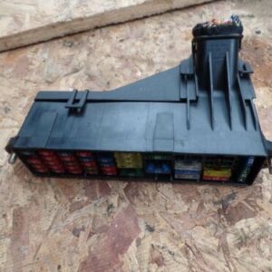 2002 AUDI A2. 1.4 PETROL. FUSE BOX BOARD