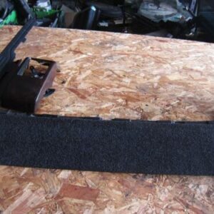 2011 RANGE ROVER VOGUE L322. TAILGATE LOWER CARPET TRIM HINGED