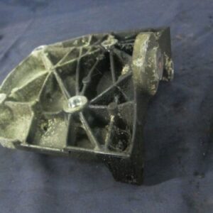 JAGUAR XJ8 3.2 V8 PETROL AUTOMATIC. PULLEY MOUNT HOUSING