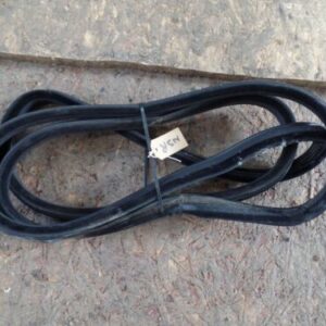 2008 LAND ROVER DISCOVERY 3. PASSENGER SIDE REAR DOOR RUBBER