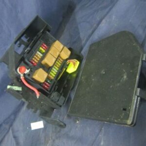 JAGUAR XJ8 3.2 V8 PETROL AUTOMATIC. FUSE BOARD BOX. Locking module not included.