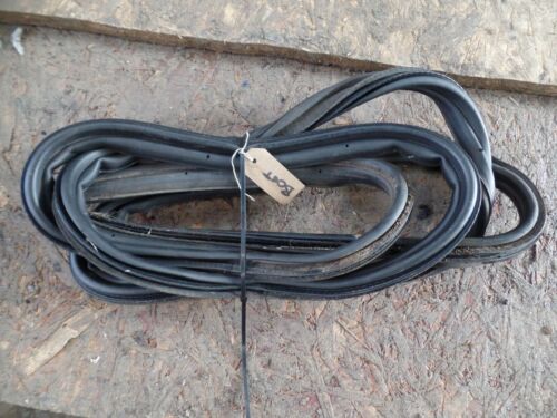 2008 LAND ROVER DISCOVERY 3. BOOT LID RUBBER