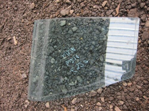 MERCEDES E320 W210 ESTATE. PASSENGER REAR WINDOW GLASS