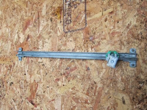 1996 MERCEDES BENZ E320 W210 ESTATE. O/S/R DRIVER REAR WINDOW RUNNER GUIDE