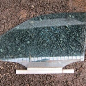 MERCEDES E320 W210 ESTATE. PASSENGER FRONT WINDOW GLASS