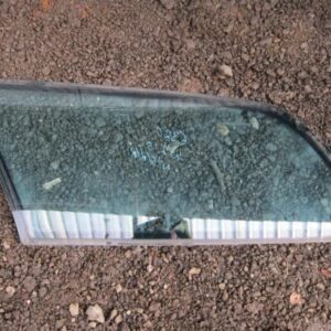 MERCEDES E320 W210 ESTATE. PASSENGER REAR WINDOW GLASS