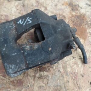 2002 AUDI A2. 1.4 PETROL. PASSENGER SIDE FRONT BRAKE CALIPER
