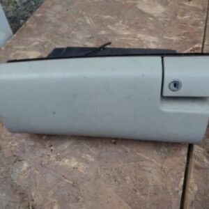2000 MERCEDES BENZ E320 W210. GLOVEBOX