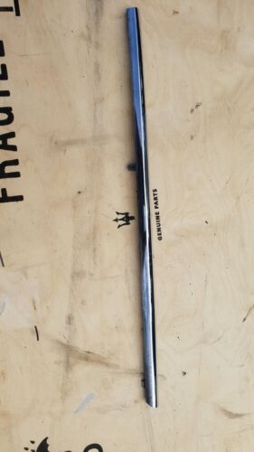 A2056900662 MERCEDES BENZ C – CLASS W205 DRIVER FRONT DOOR MOULDING