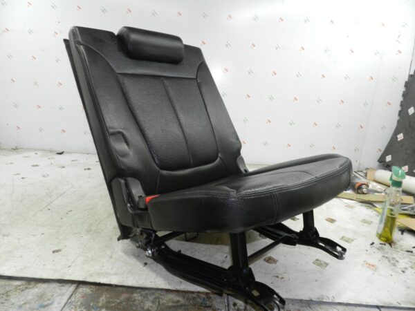 2010 MK2 2.2 CRDi Hyundai Santa Fe. REAR BENCH SEAT BLACK LEATHER 3RD ROW NEAR - Image 2