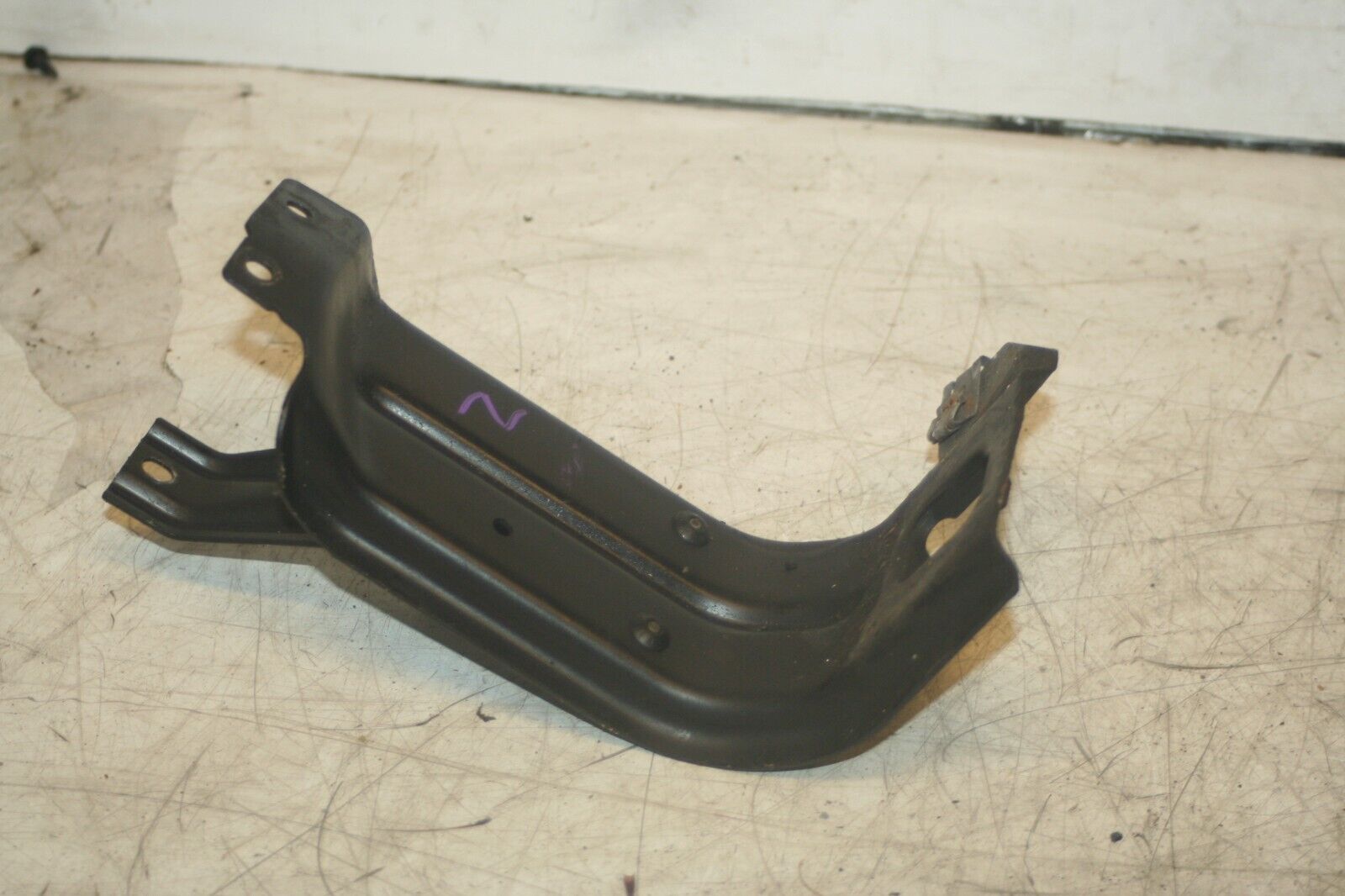 2005 MERCEDES S CLASS W220. METAL BRACKET SLAM PANEL RADIATOR SEAL