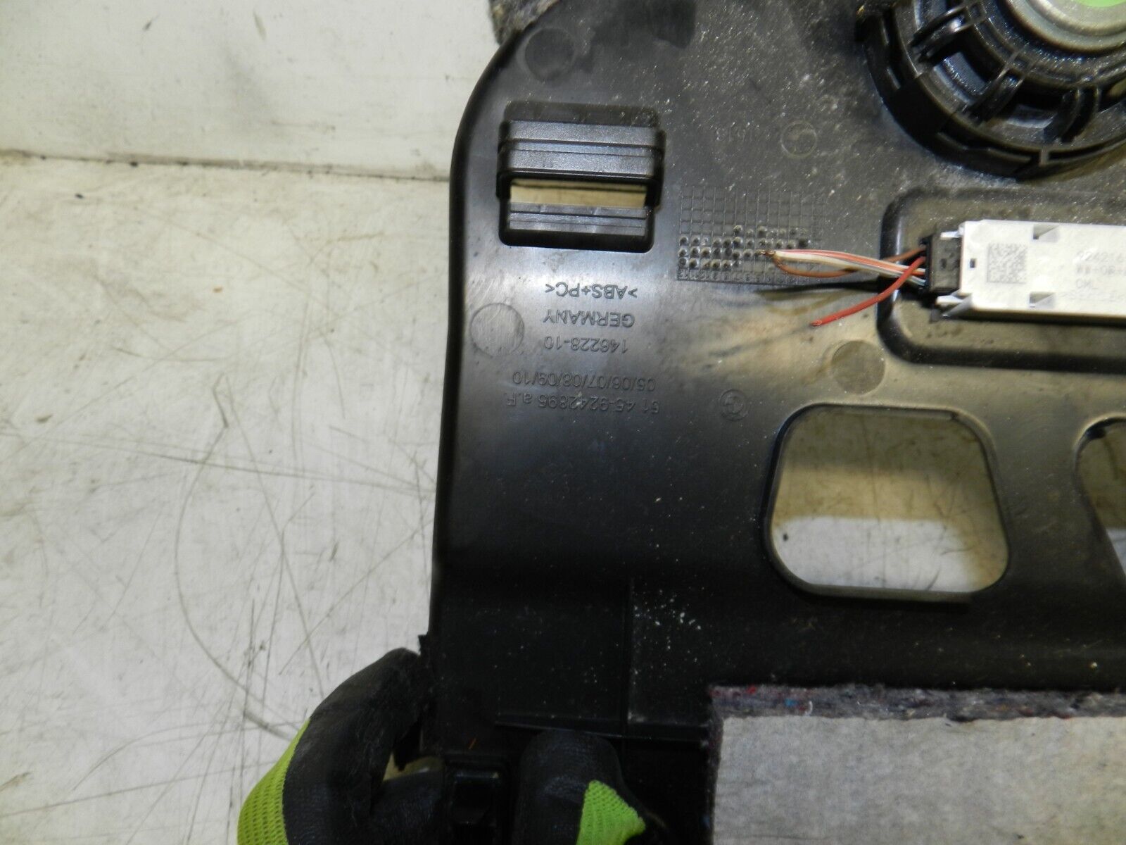 2014 BMW 1 SERIES F21 118D. DASHBOARD LOWER TRIM 9242896 - Image 2