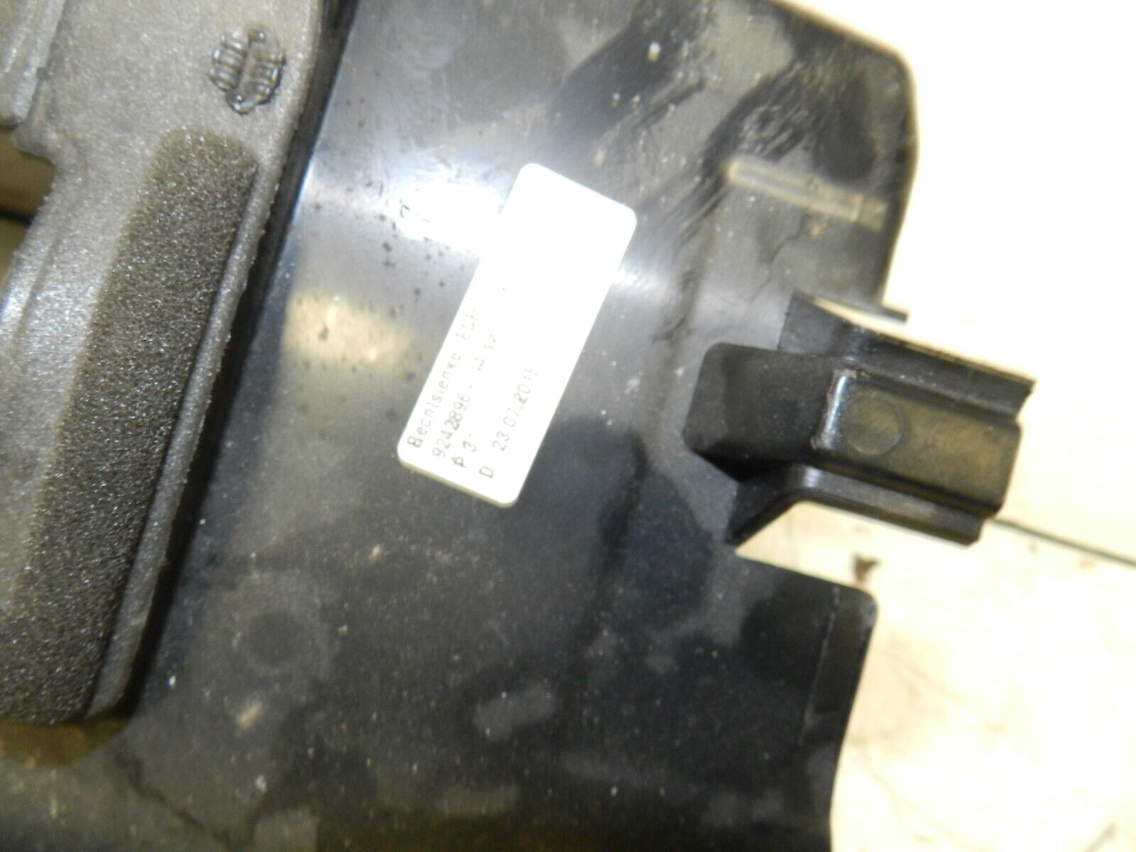 2014 BMW 1 SERIES F21 118D. DASHBOARD LOWER TRIM 9242896 - Image 3