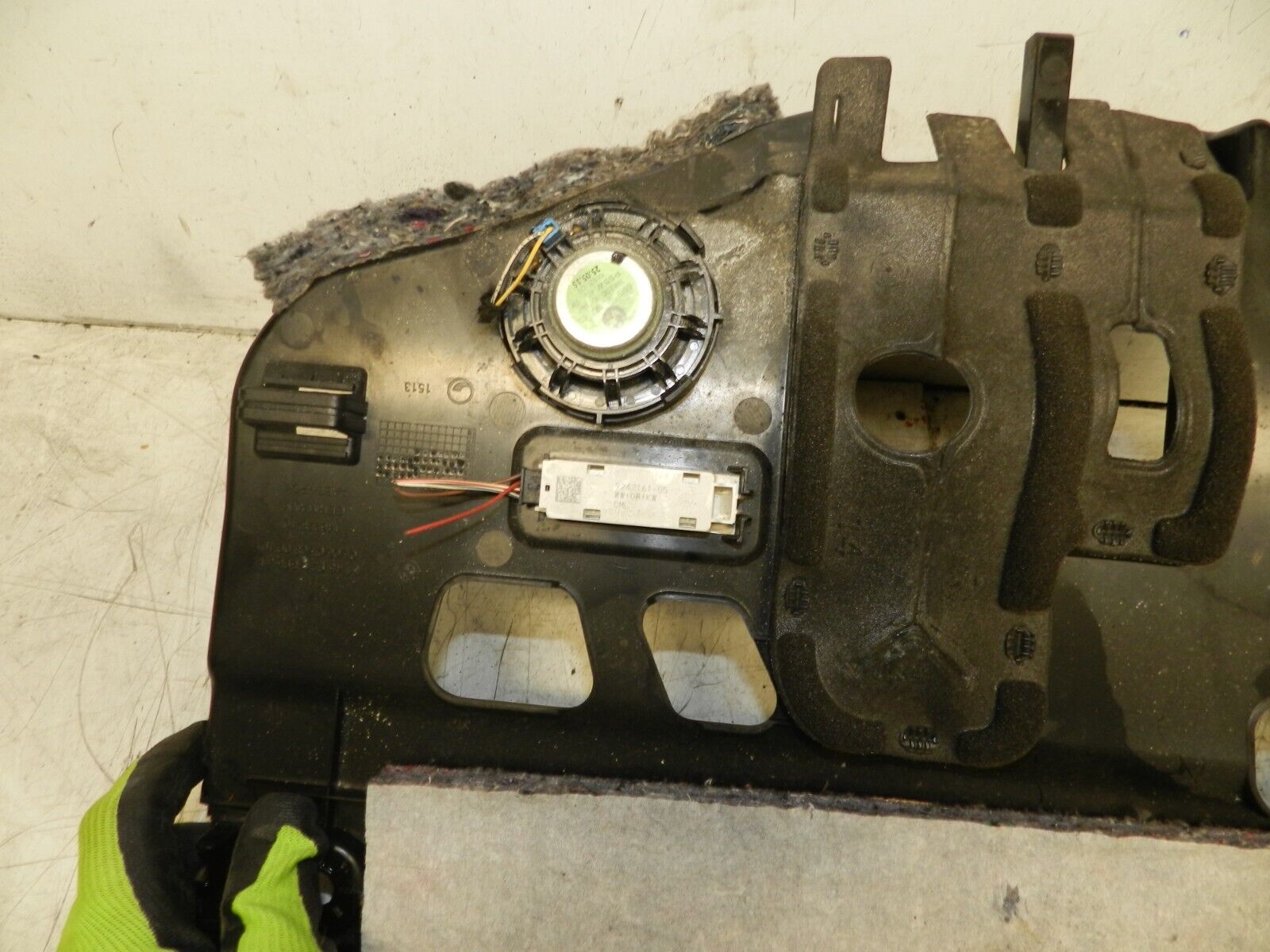 2014 BMW 1 SERIES F21 118D. DASHBOARD LOWER TRIM 9242896 - Image 4