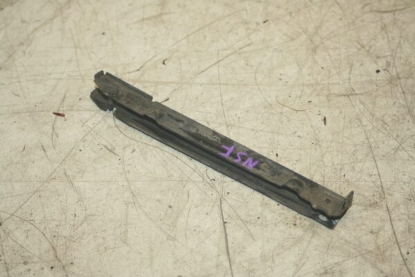 2005 MERCEDES S CLASS W220. PASSENGER SIDE FRONT BUMPER CLAMP MOUNTING - Image 2