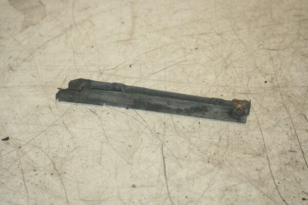2005 MERCEDES S CLASS W220. PASSENGER SIDE FRONT BUMPER CLAMP MOUNTING - Image 3