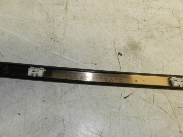2014 BMW 1 SERIES F21 118D. PASSENGER SIDE ROOF TRIM IN BLACK RIGHT - Image 2