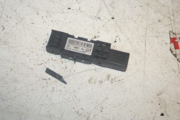 2005 MERCEDES S CLASS W220. 0028200826 CRASH IMPACT SENSOR - Image 2
