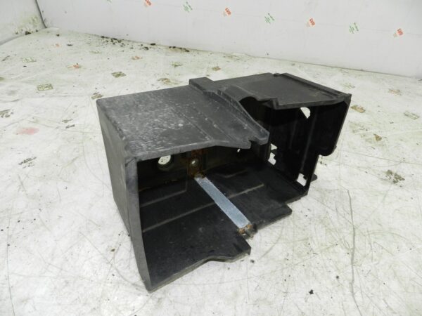 2008 FORD FOCUS CC CONVERTIBLE. BATTERY TRAY BOX