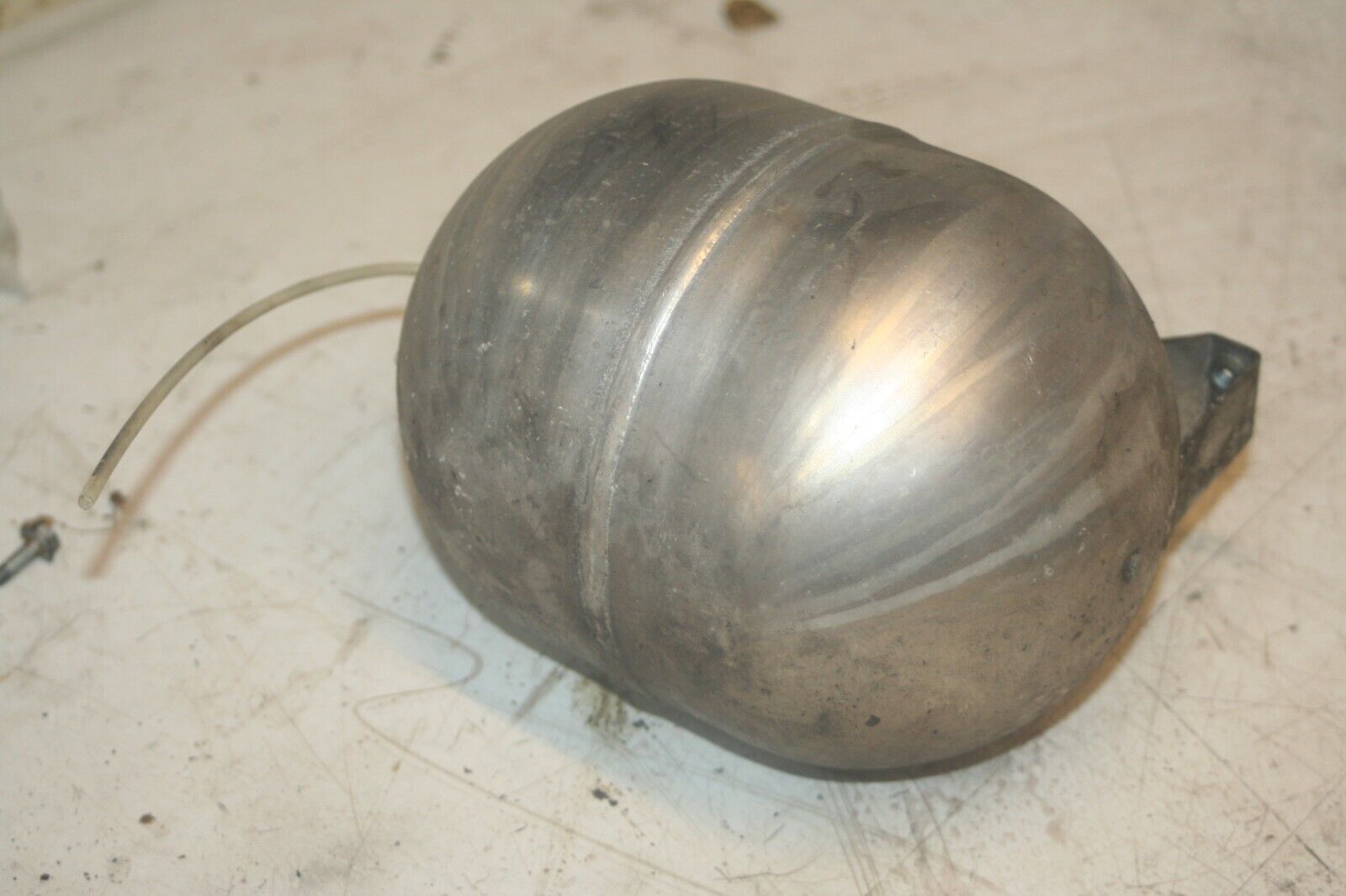 2005 MERCEDES S CLASS W220. AIR SUSPENSION RESERVOIR TANK - Image 2