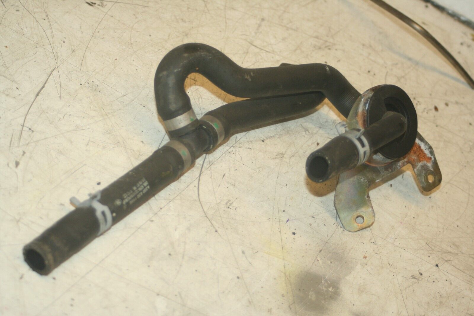 2005 MERCEDES S CLASS W220. COOLANT PIPES CONNECTOR