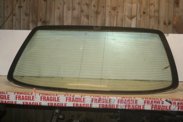 2005 MERCEDES S CLASS W220. REAR WIND SCREEN GLASS