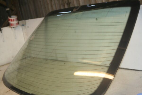 2005 MERCEDES S CLASS W220. REAR WIND SCREEN GLASS - Image 2