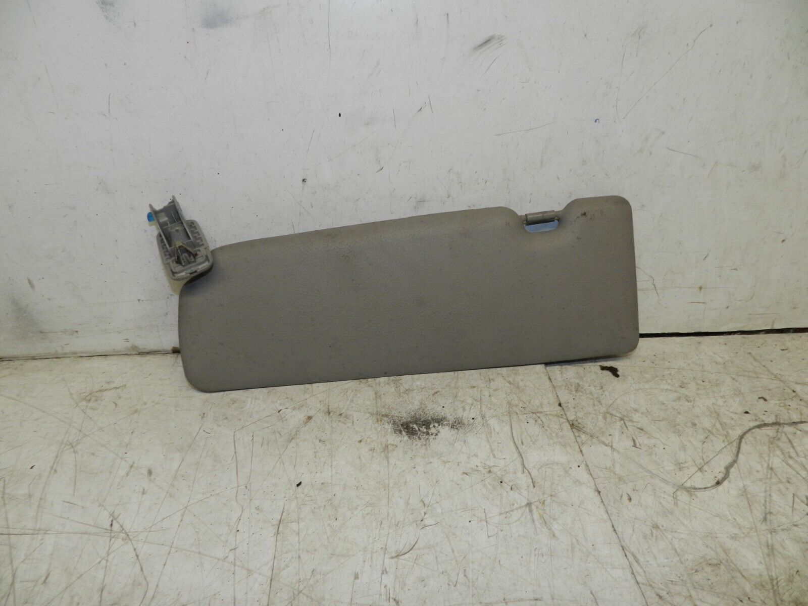 2014 BMW 1 SERIES F21 118D. DRIVER SIDE SUN VISOR - Image 2