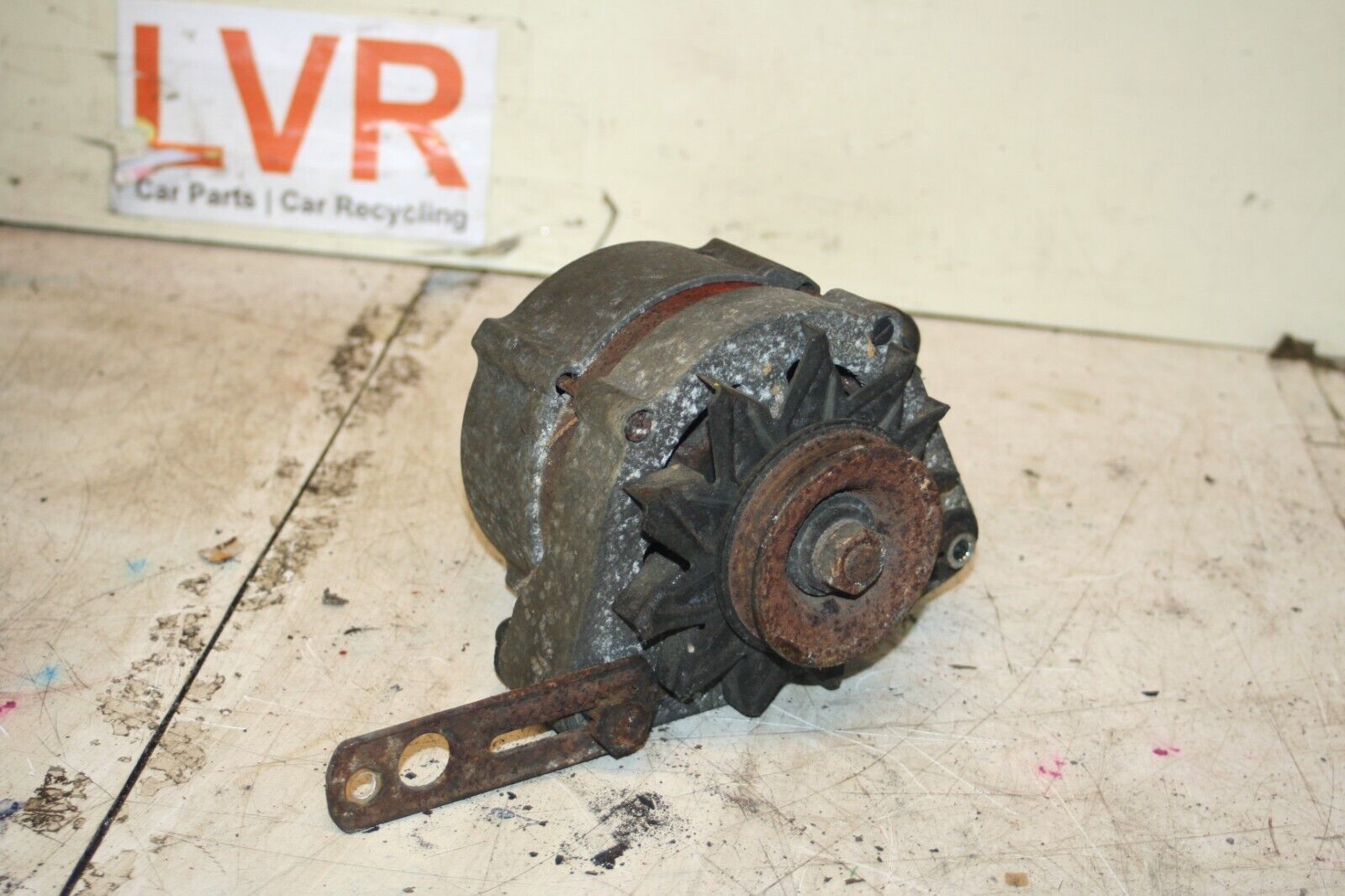 1988 BMW 525 E28. ALTERNATOR M20 0120469617 80A