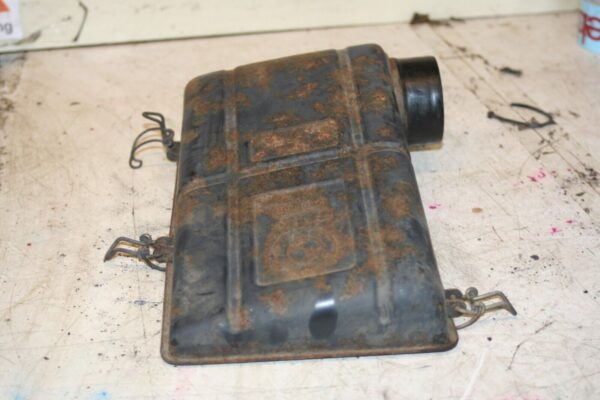 1988 BMW 525 E28. AIR FILTER HOUSING BOX TOP LID