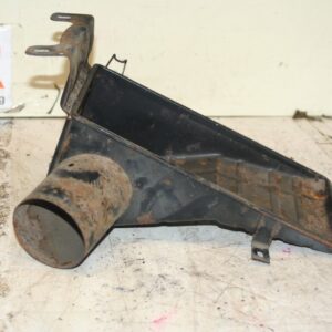 1988 BMW 525 E28. AIR FILTER HOUSING BOX BOTTOM BASE