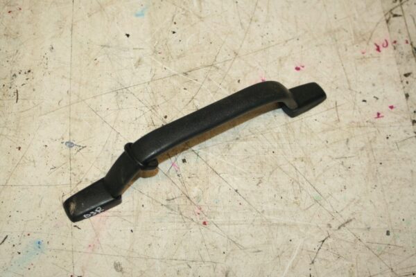 1988 BMW 525 E28. OFF SIDE REAR DRIVER GRAB HANDLE - Image 2