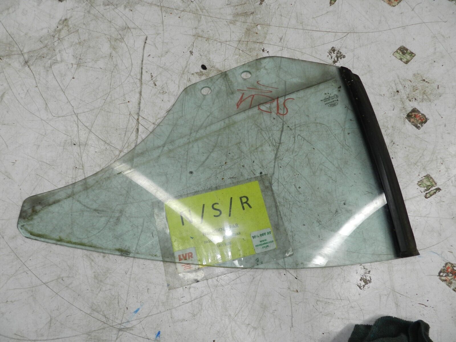2008 FORD FOCUS CC CONVERTIBLE. PASSENGER SIDE REAR WINDOW QUARTER GLASS
