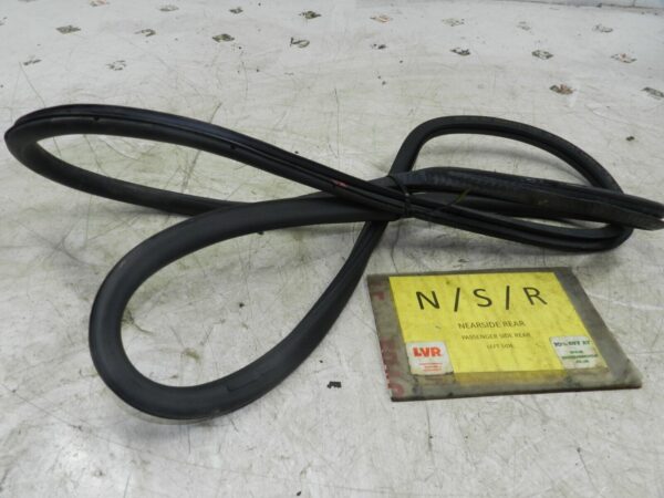 (121) 2007 AUDI A4 SALOON B7. PASSENGER SIDE RUBBER SEAL