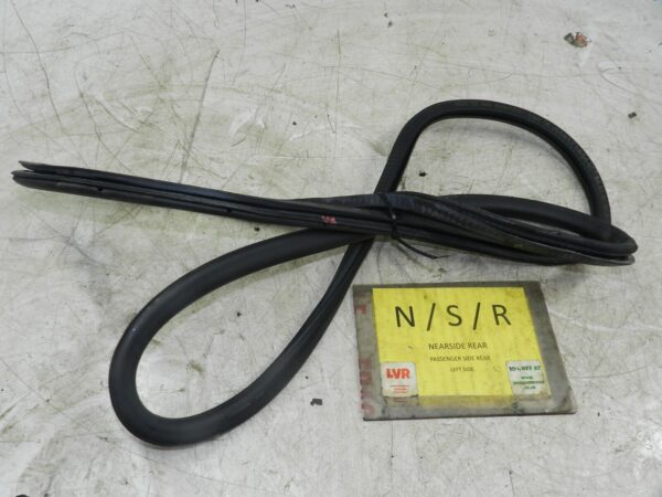 (121) 2007 AUDI A4 SALOON B7. PASSENGER SIDE RUBBER SEAL - Image 2