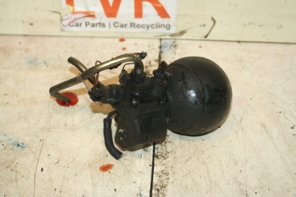 1988 BMW 525 E28. PS POWER STEERING TANK - Image 2