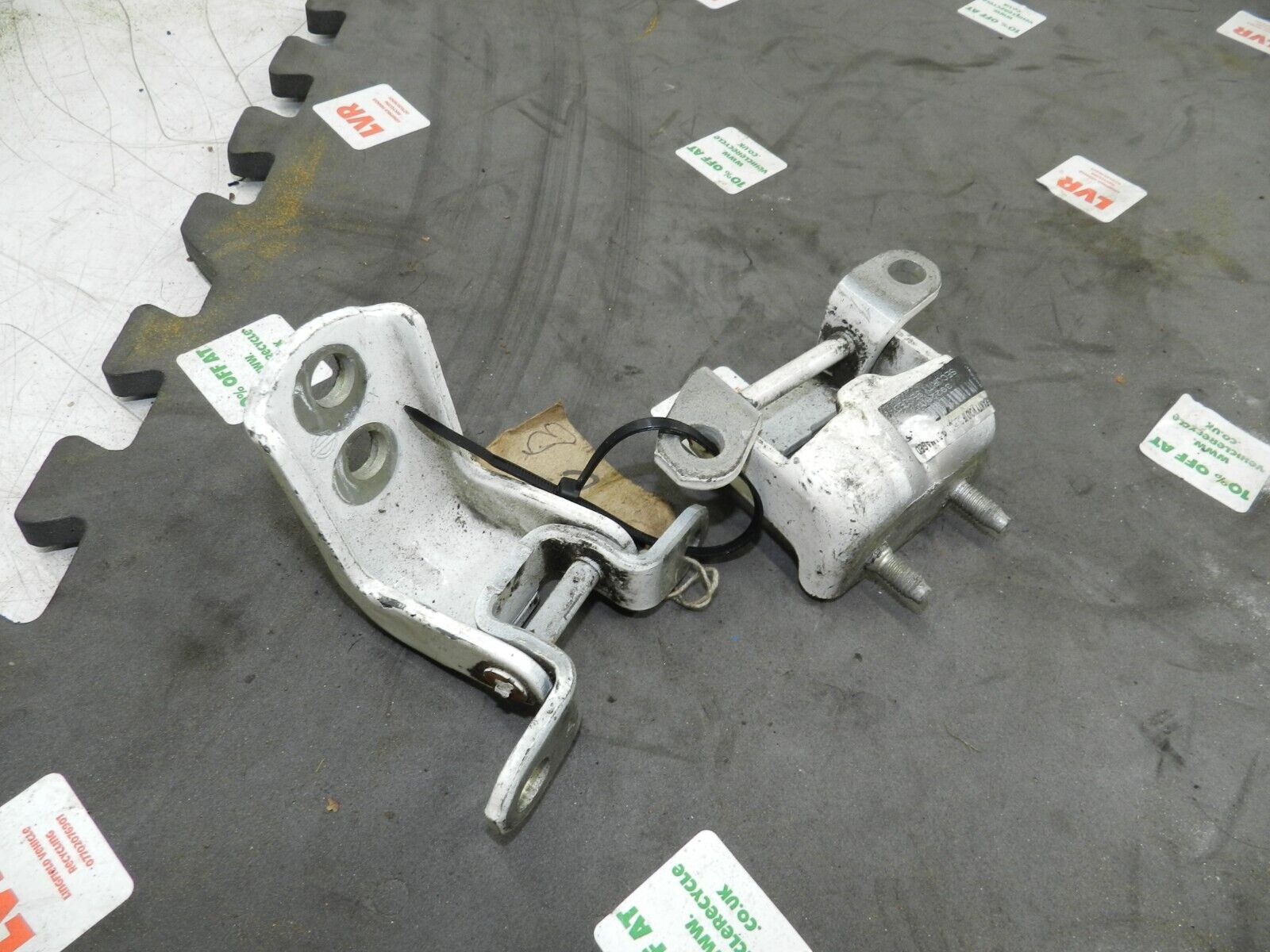 MK2 Nissan Note 2015 1.2 – Door Hinges