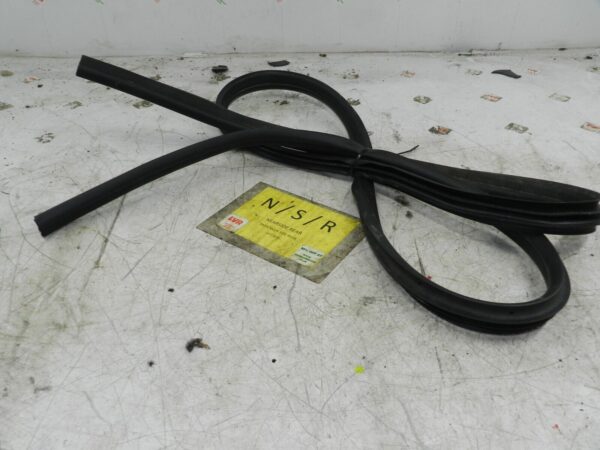 2012 FORD GALAXY MK3 TITANIUM. PASSENGER SIDE REAR DOOR SEAL RUBBER - Image 2