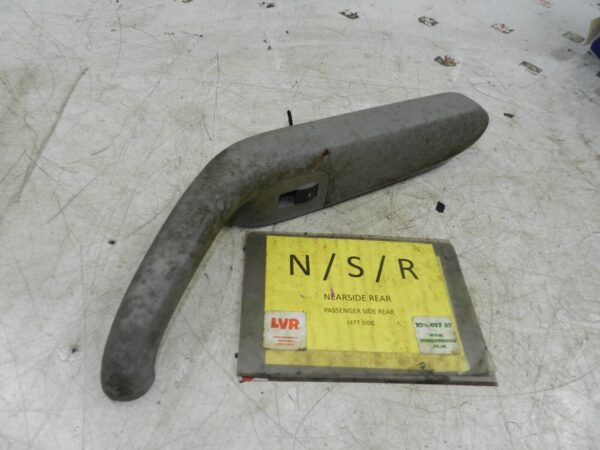 (121) 2007 AUDI A4 SALOON B7. PASSENGER SIDE REAR HANDLE WILL BE CLEANED