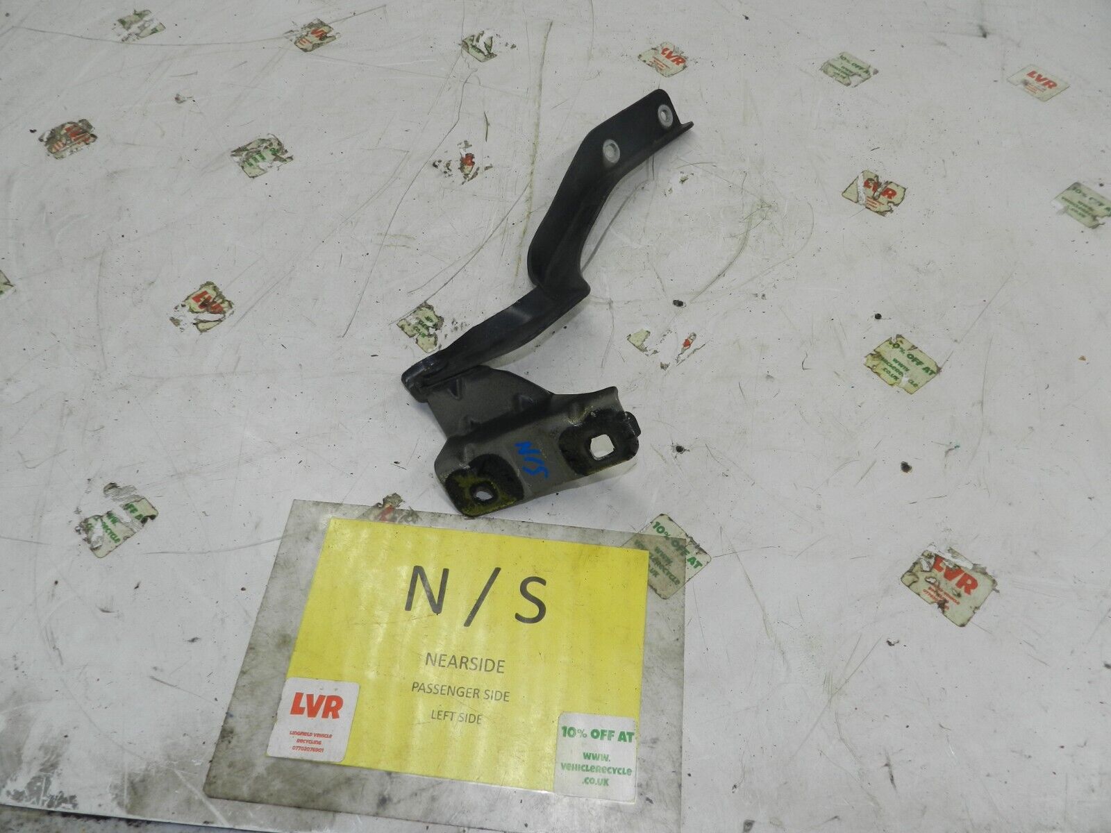 2011 NISSAN QASHQAI J10 MK1. PASSENGER SIDE BONNET HINGE