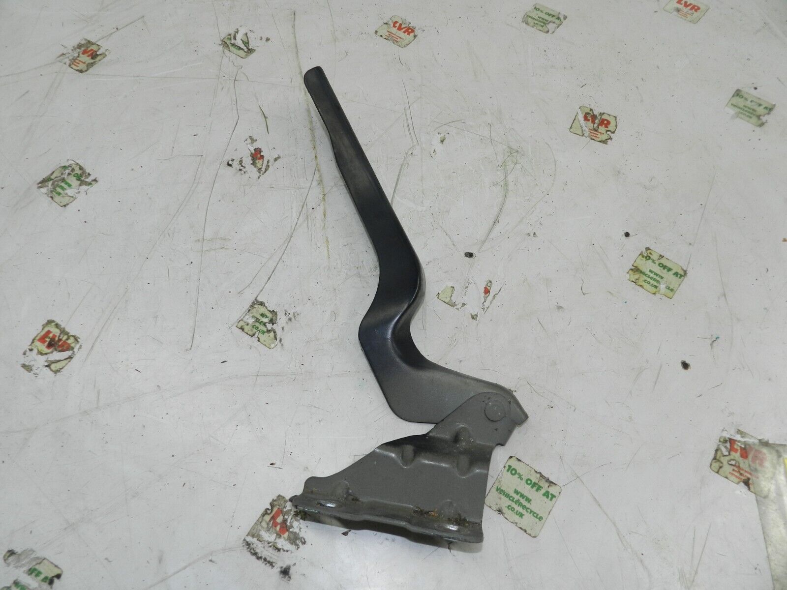 2011 NISSAN QASHQAI J10 MK1. PASSENGER SIDE BONNET HINGE - Image 3