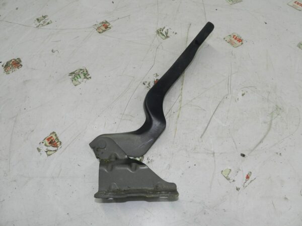 2011 NISSAN QASHQAI J10 MK1. DRIVER SIDE BONNET HINGE - Image 3