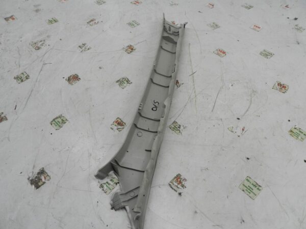 2011 NISSAN QASHQAI J10 MK1. DRIVER SIDE A PILLAR TRIM - Image 2