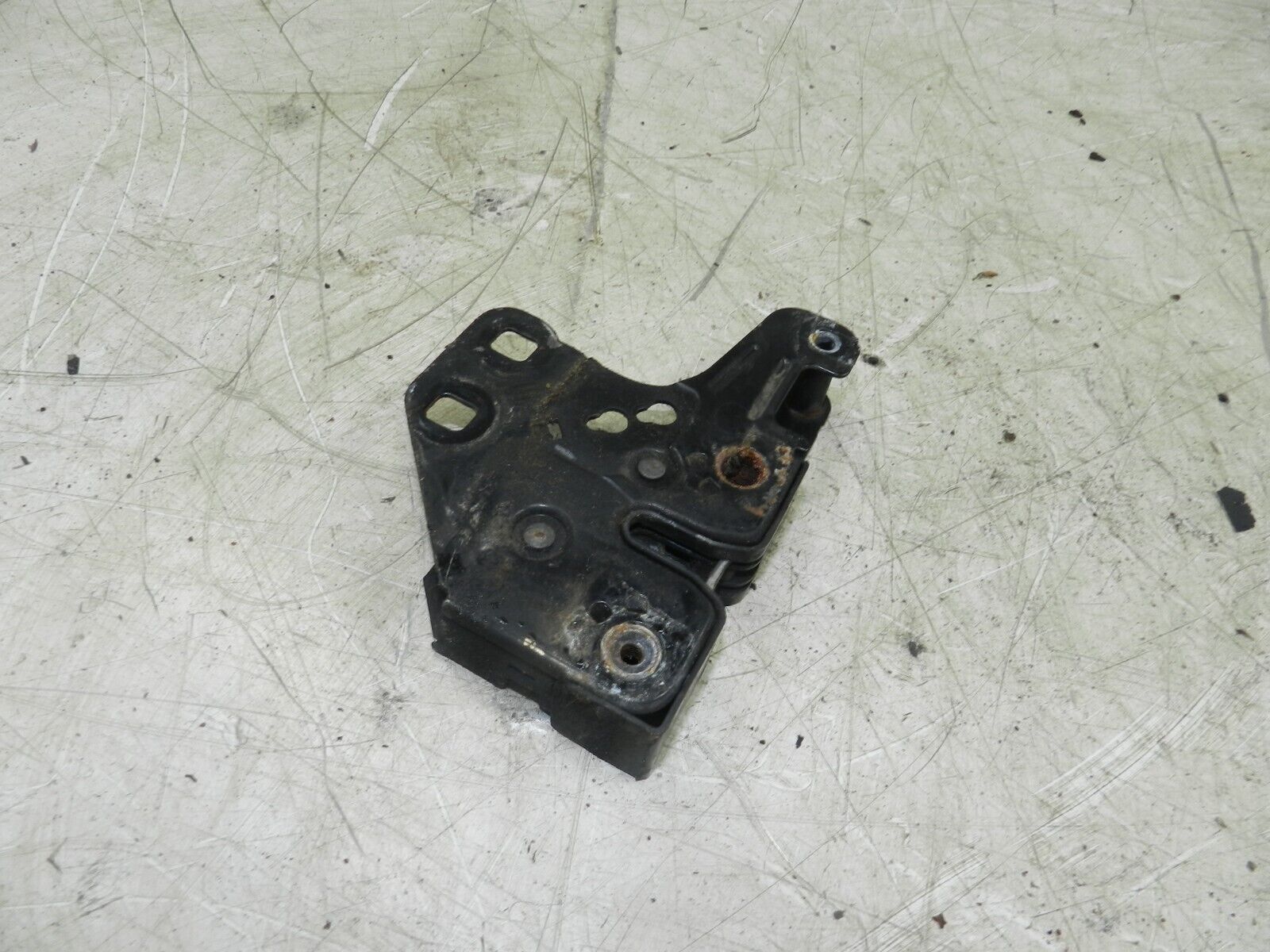 (121) 2007 AUDI A4 SALOON B7. BONNET LOCK LATCH