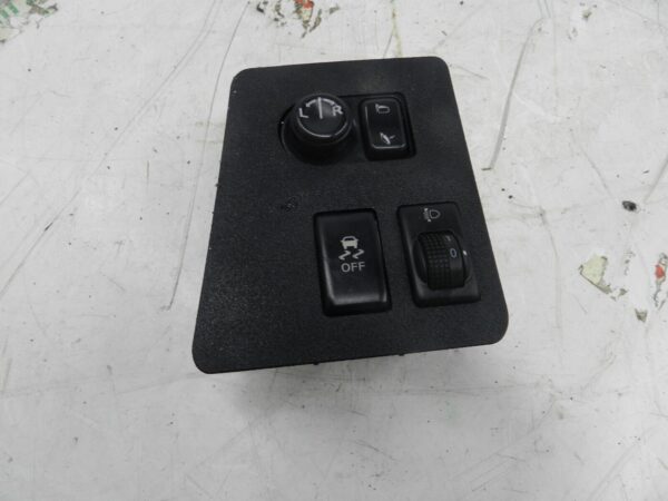 2011 NISSAN QASHQAI J10 MK1. WING MIRROR CONTROL SWITCH TRACTION CONTROL